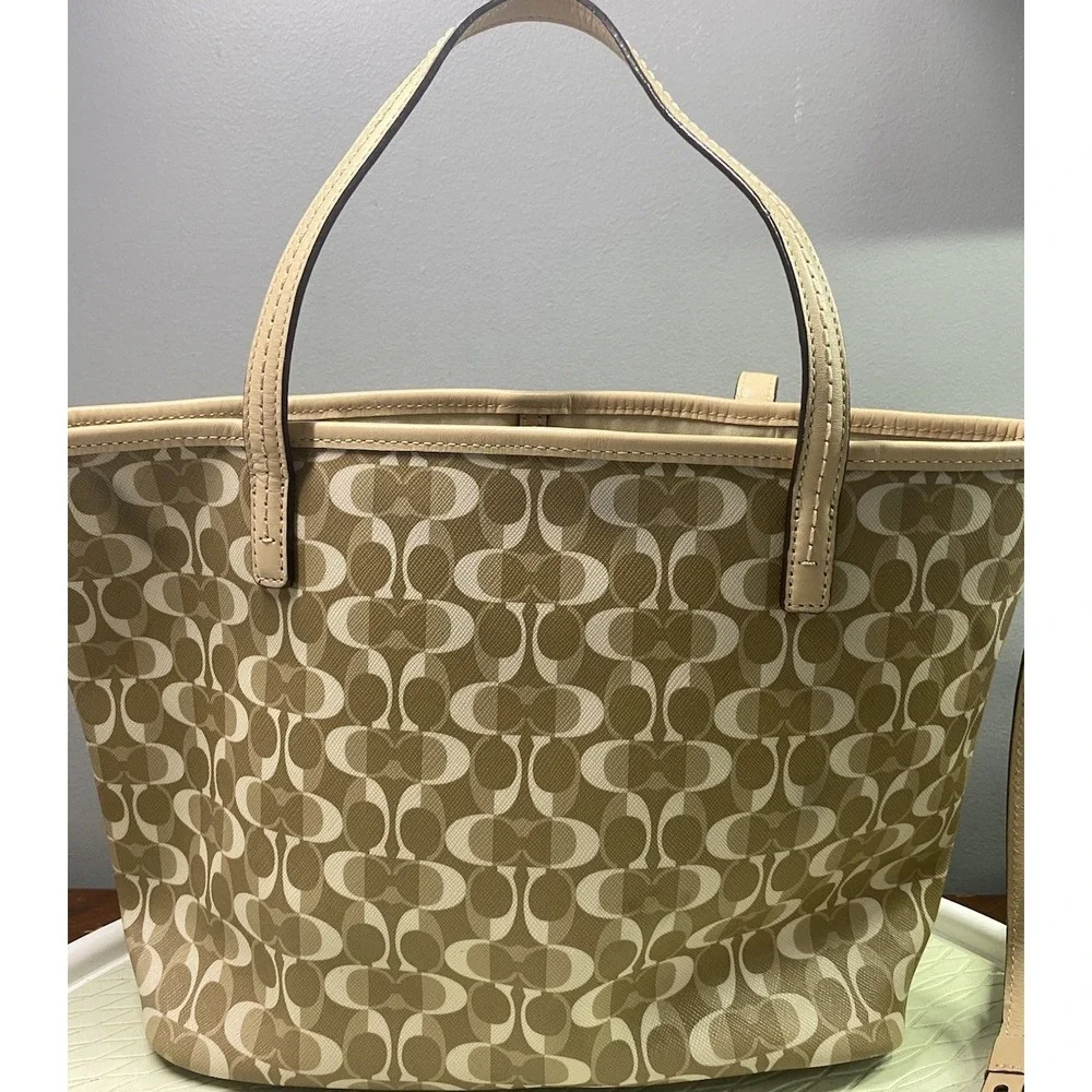 COACH Womens Signature Park Metro Dream C Tote Handbag Purse Tan &White 14x9x4‎